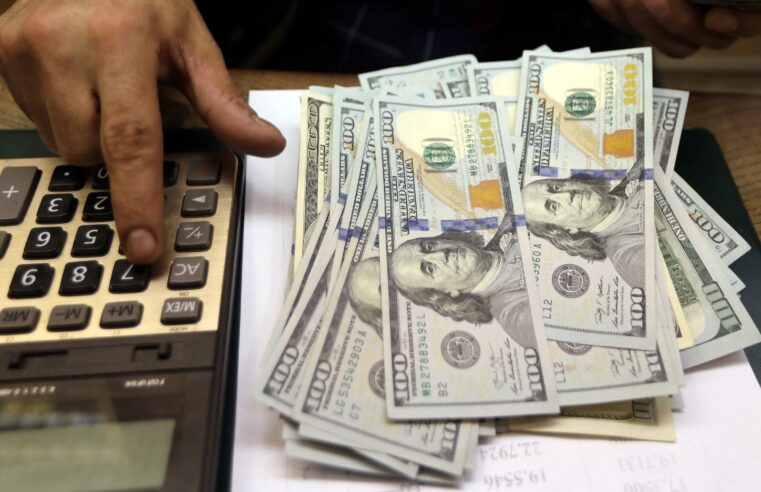 Ibovespa fecha aos 142 mil pontos pela 1ª vez e bate novo recorde; dólar cai a R$ 5,41
