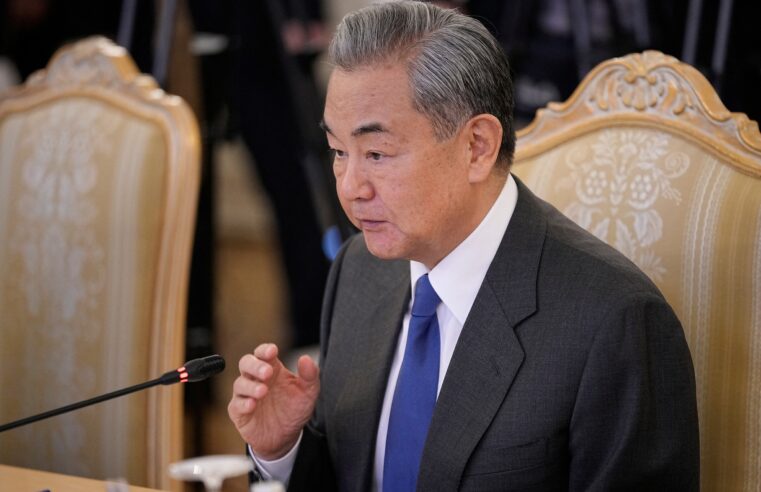 China não participa nem planeja guerras, diz ministro das Relações Exteriores