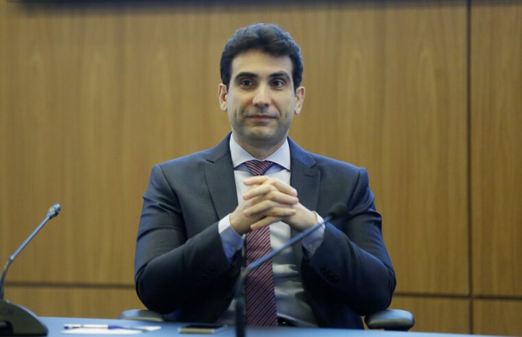 Presidente do BC, Gabriel Galípolo é destaque brasileiro na lista da "Time" como liderança em ascensão