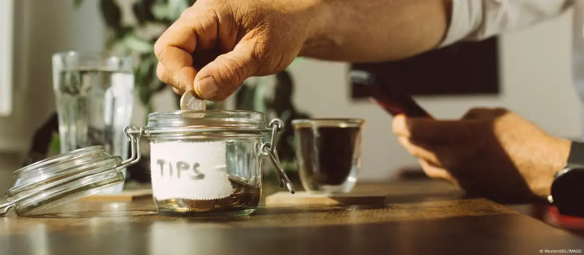 Conheça as emboscadas dos apps para você pagar gorjetas