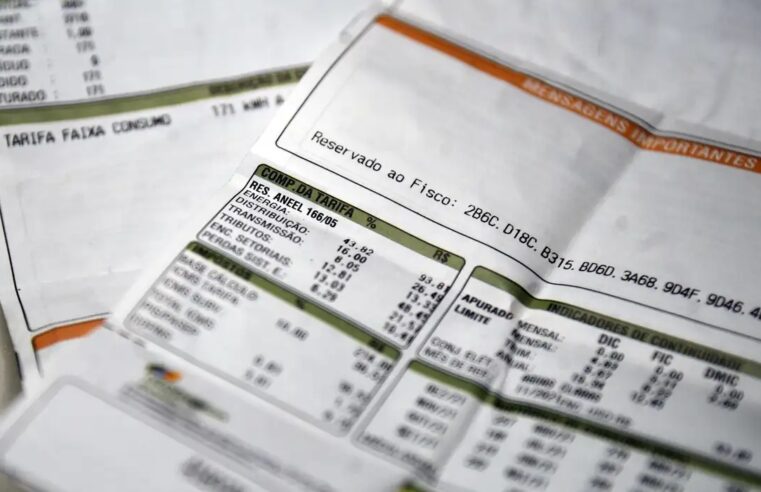 Aneel mantém cobrança extra na conta de luz para novembro