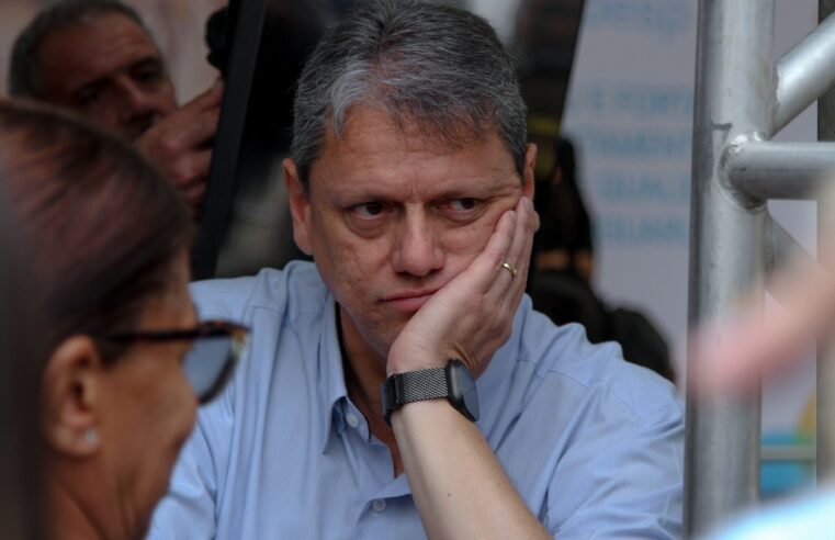 Tarcísio prioriza visita a Bolsonaro e faltará à posse de Fachin no STF