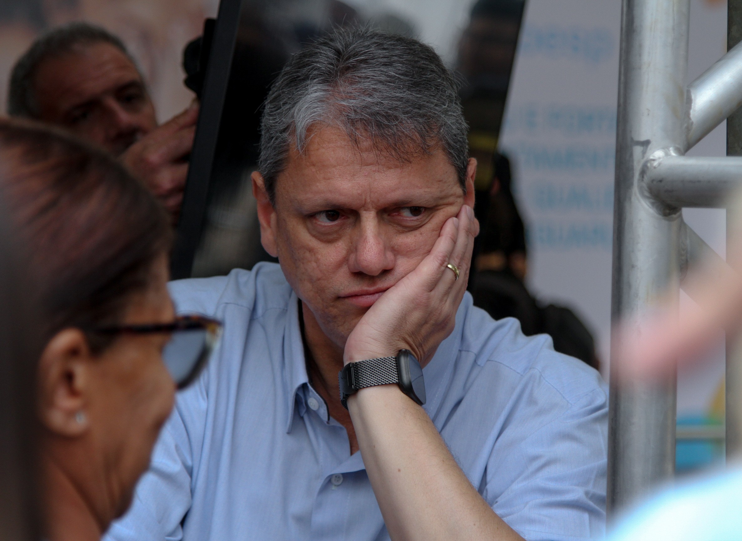 Tarcísio prioriza visita a Bolsonaro e faltará à posse de Fachin no STF