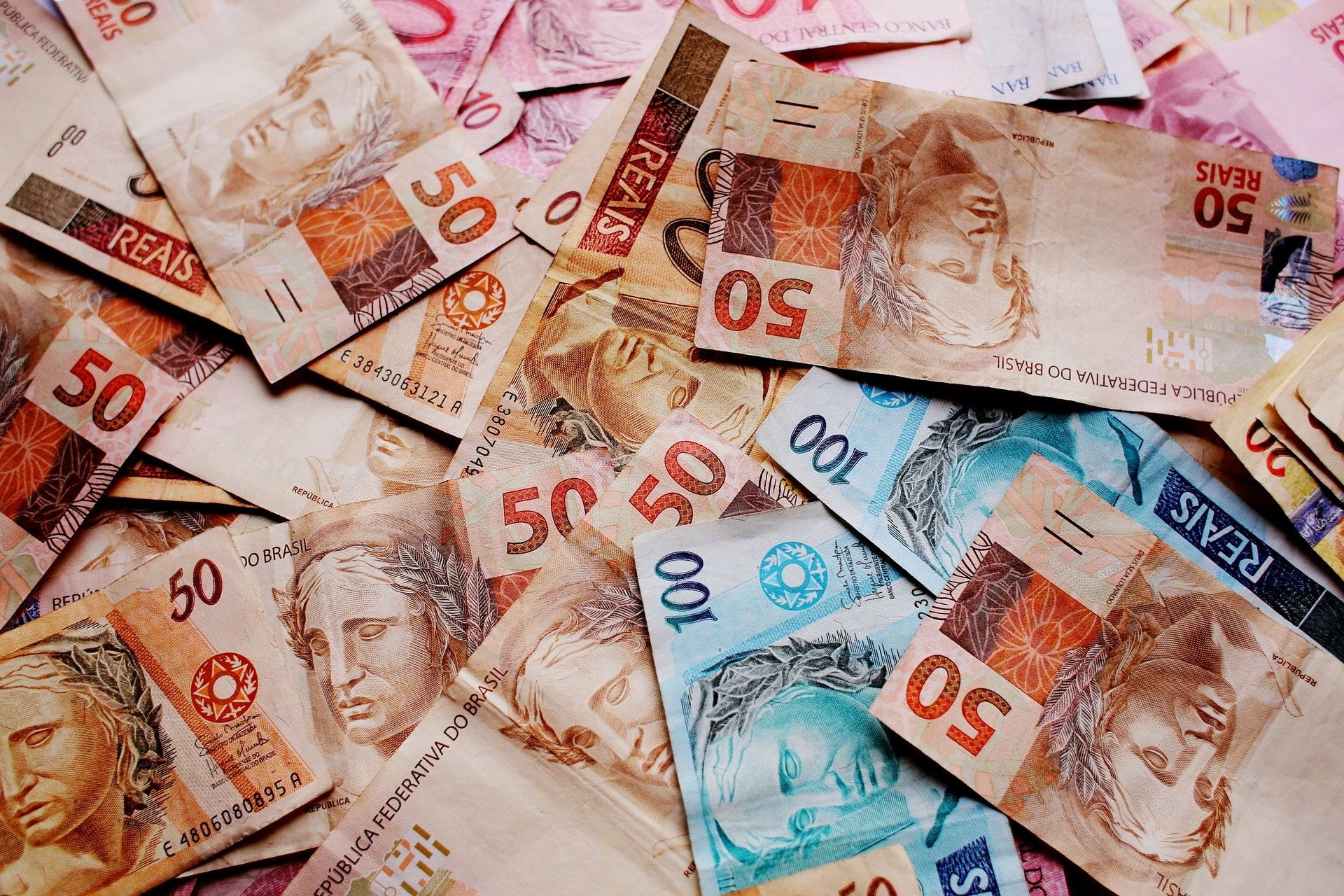 Entenda por que o Copom mantém a Selic em 15% mesmo após deflação