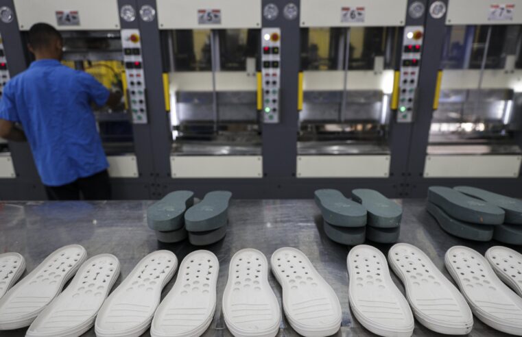 Exportações de calçados retraem 17,6% com tarifaço, diz associação