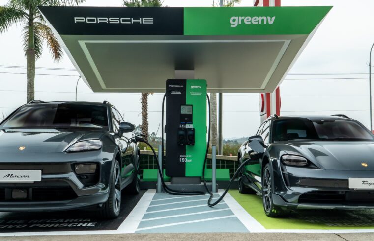 Porsche anuncia R$ 70 milhões para expandir rede de carregadores ultrarrápidos no Brasil