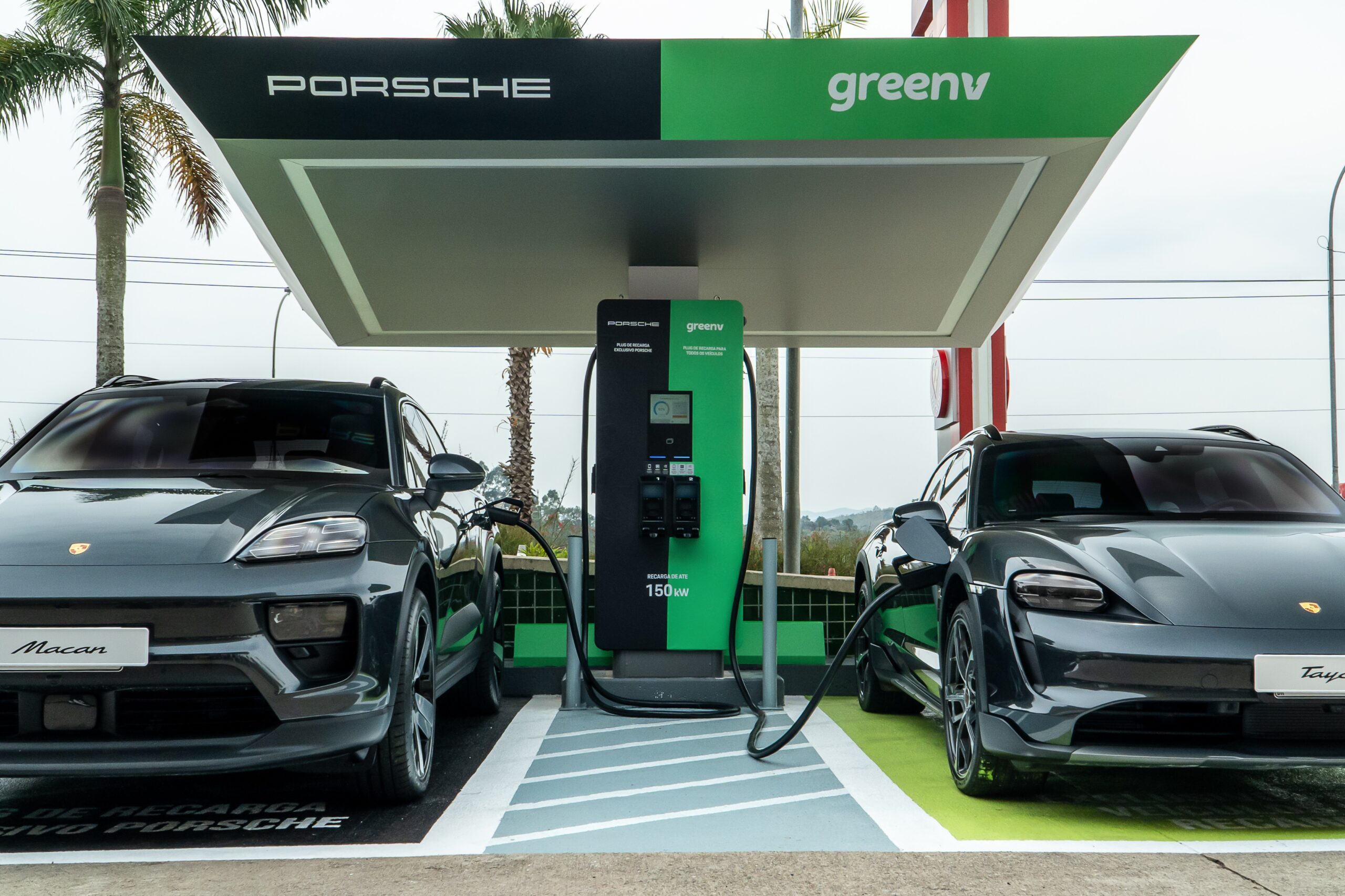 Porsche anuncia R$ 70 milhões para expandir rede de carregadores ultrarrápidos no Brasil