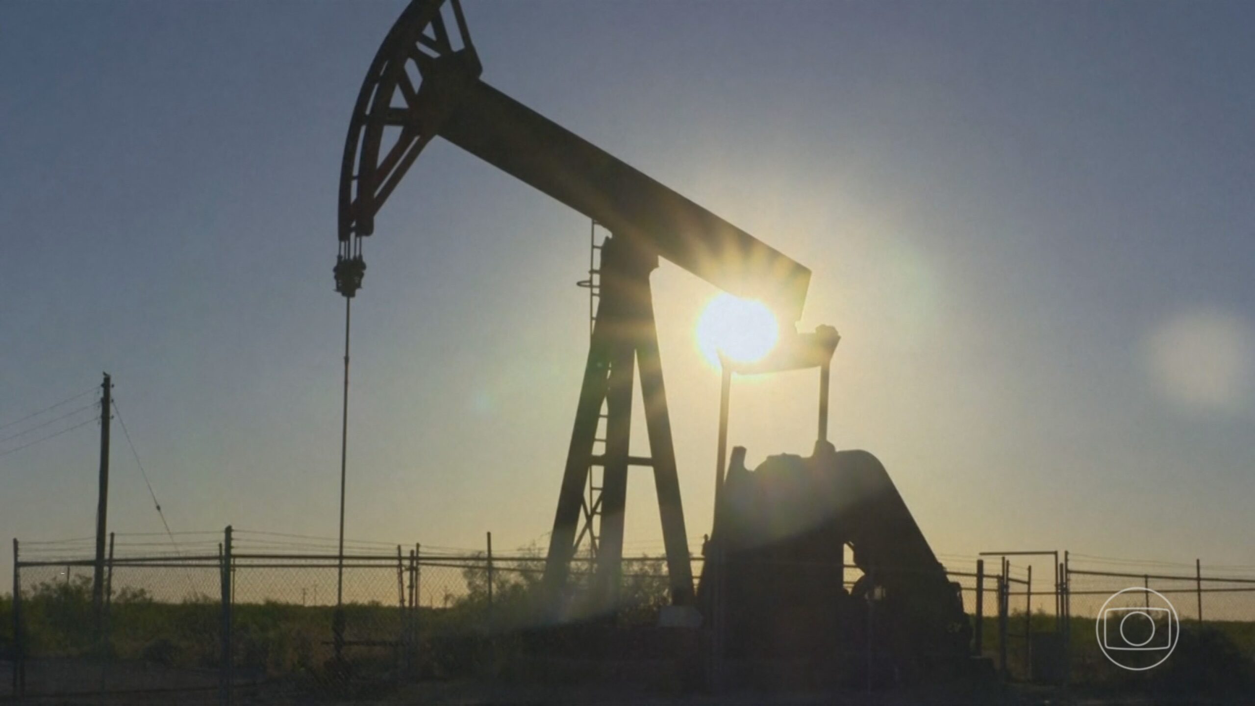 Opep+ anuncia alta na produção de petróleo para retomar mercado