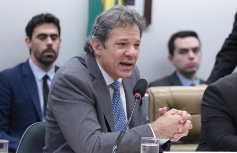 Haddad é chamado de Taxad e deputados batem boca
