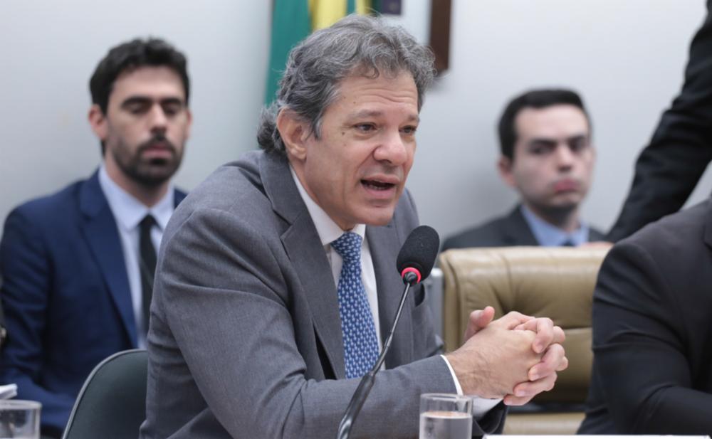 Haddad é chamado de Taxad e deputados batem boca
