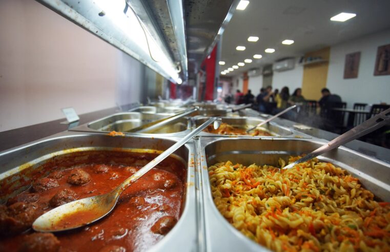 Trabalhador pode ter desconto no salário pelo plano de saúde ou vale-refeição? Veja o que diz a lei