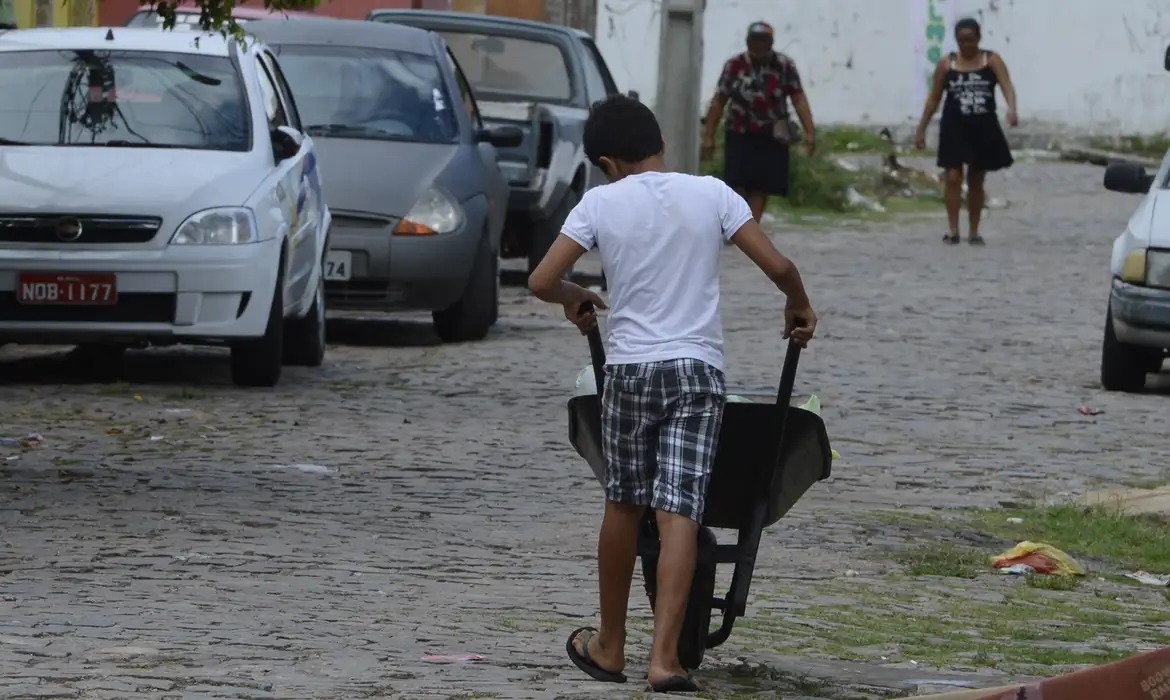 Sob governo Lula, trabalho infantil cresce no Brasil em 2024