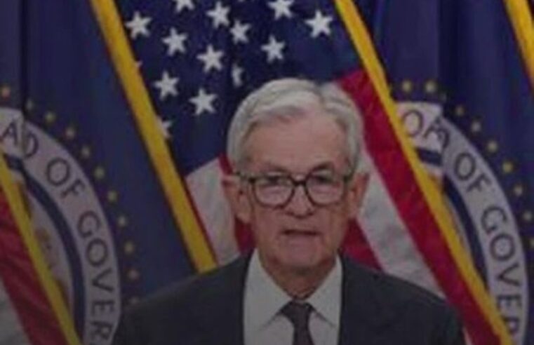 Ibovespa renova máxima e dólar opera em queda com investidores à espera do Fed