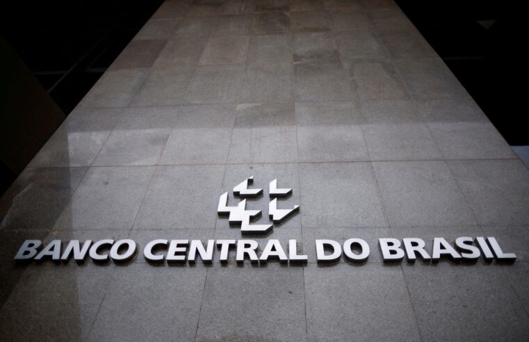 Copom mantém taxa básica de juros em 15%, maior nível em quase 20 anos