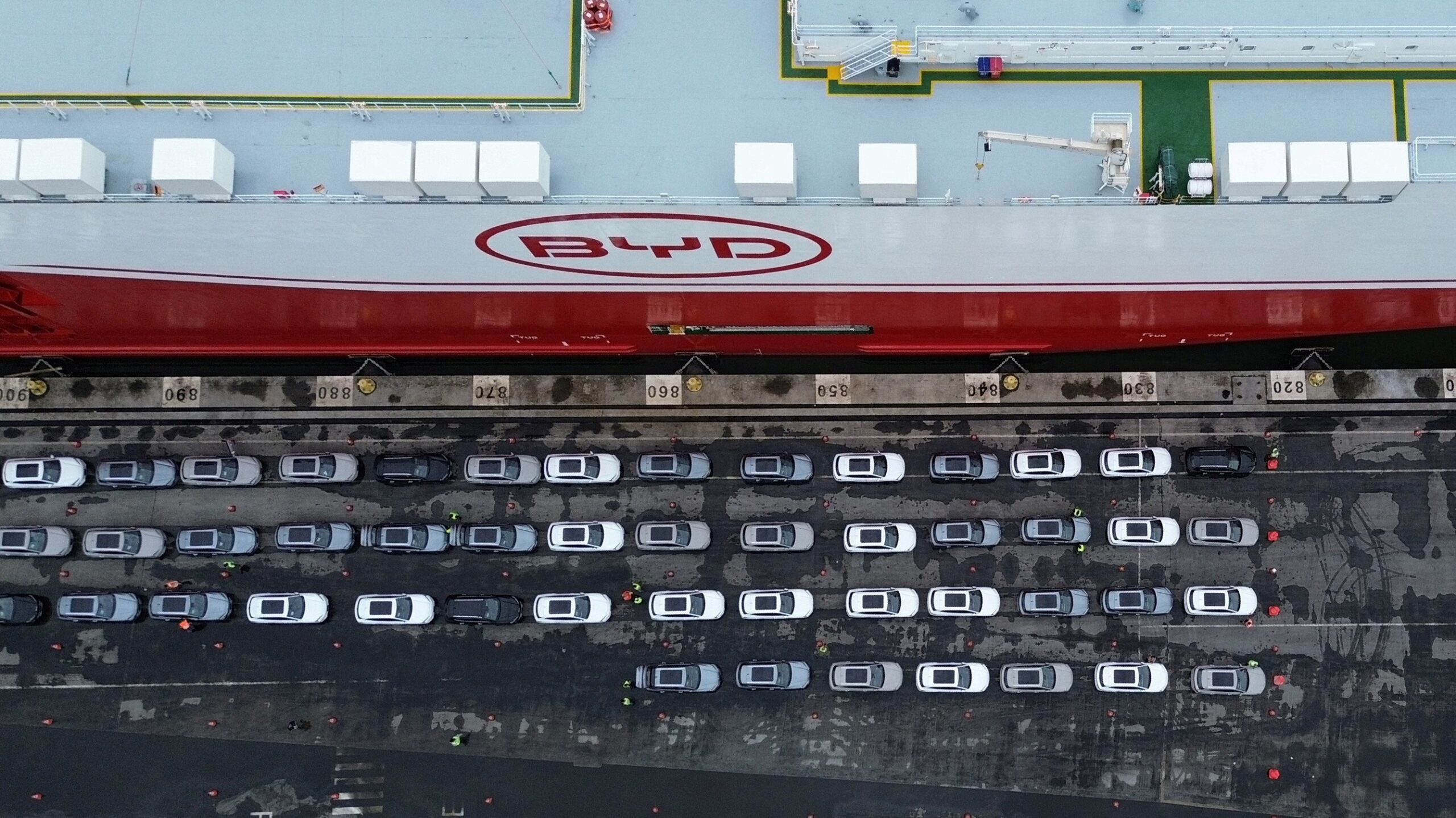 Vendas trimestrais de carros da BYD caem pela primeira vez desde 2020