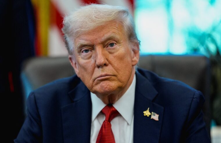 Trump cumpre ameaça e anuncia tarifa de 100% contra a China, em nova escalada da guerra comercial