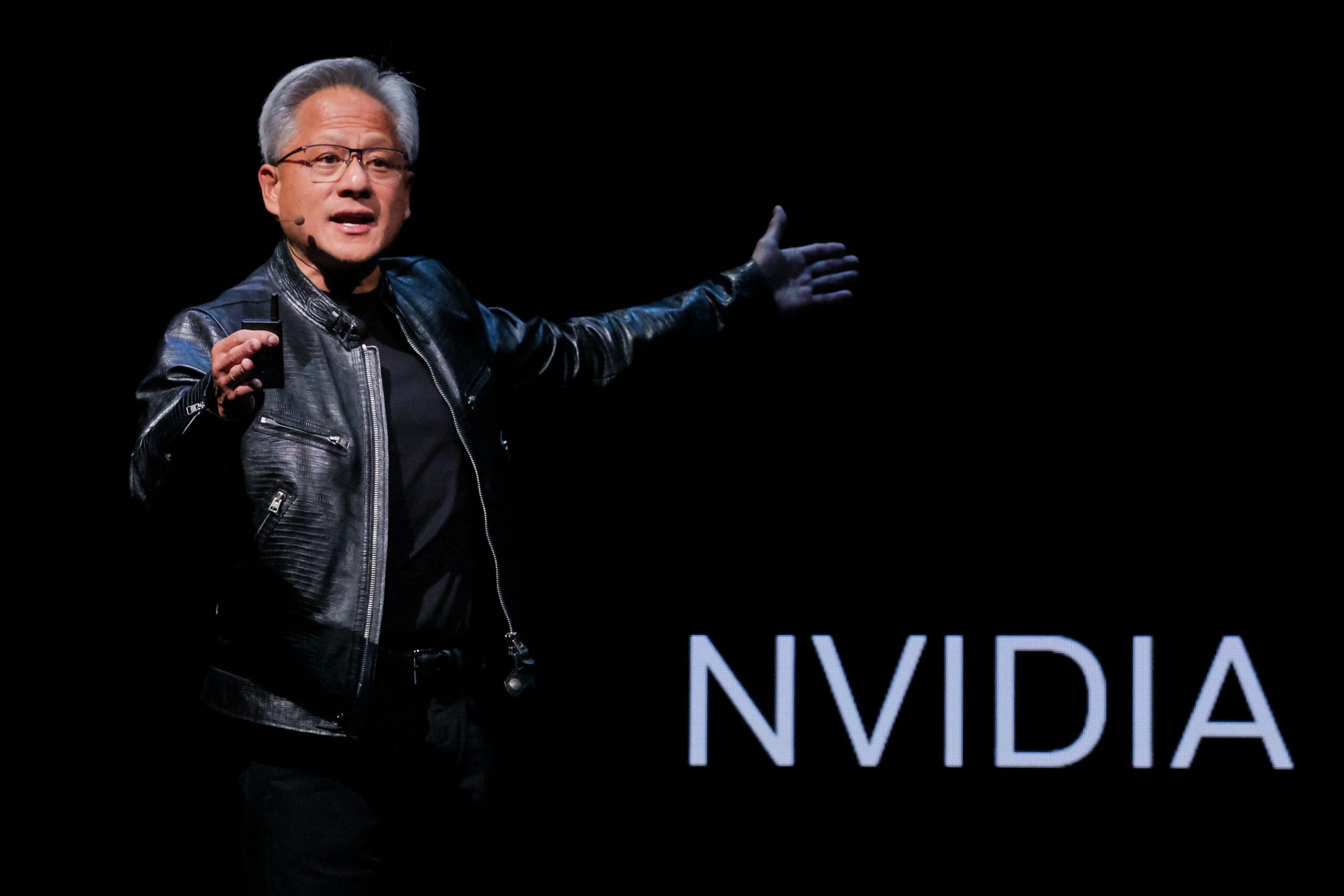 Como um ex-lavador de pratos criou a Nvidia, 1ª empresa da história a atingir US$ 5 trilhões em valor