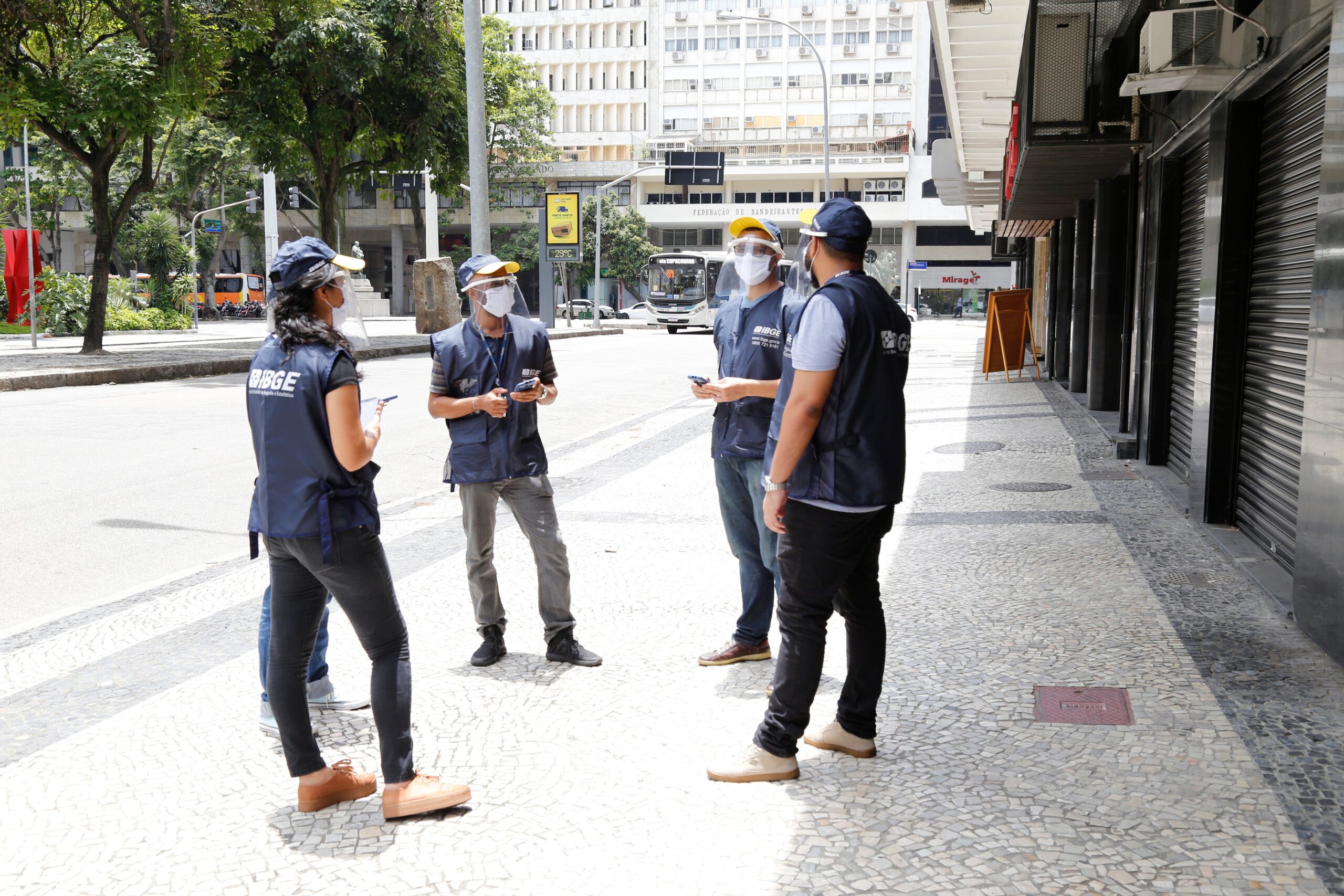 IBGE abrirá concurso com 9.580 vagas; edital sai em novembro e provas serão em 2026