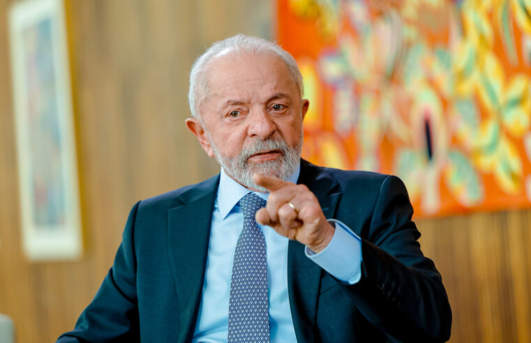 “Kit reeleição” de Lula aumenta risco fiscal e ameaça 2027