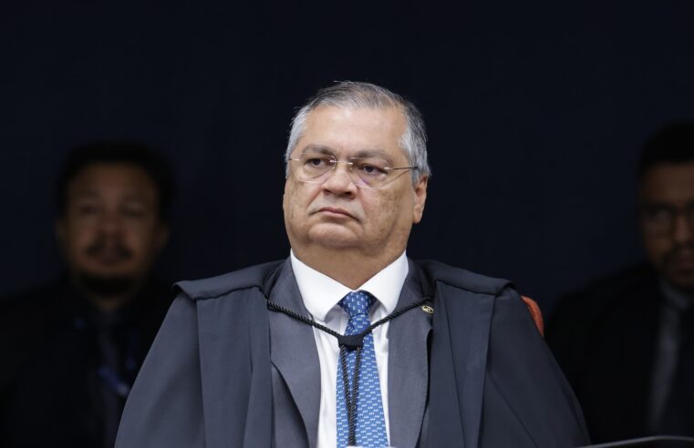 Estados e municípios terão de adotar critérios de transparência para executar emendas em 2026, diz Dino