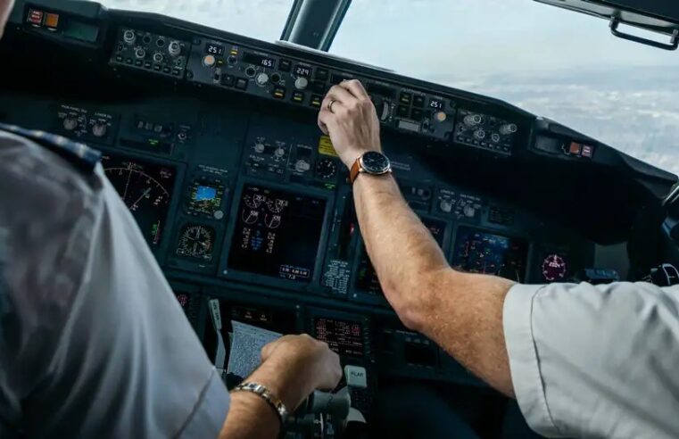 Falta de pilotos gera crise em companhias aéreas
