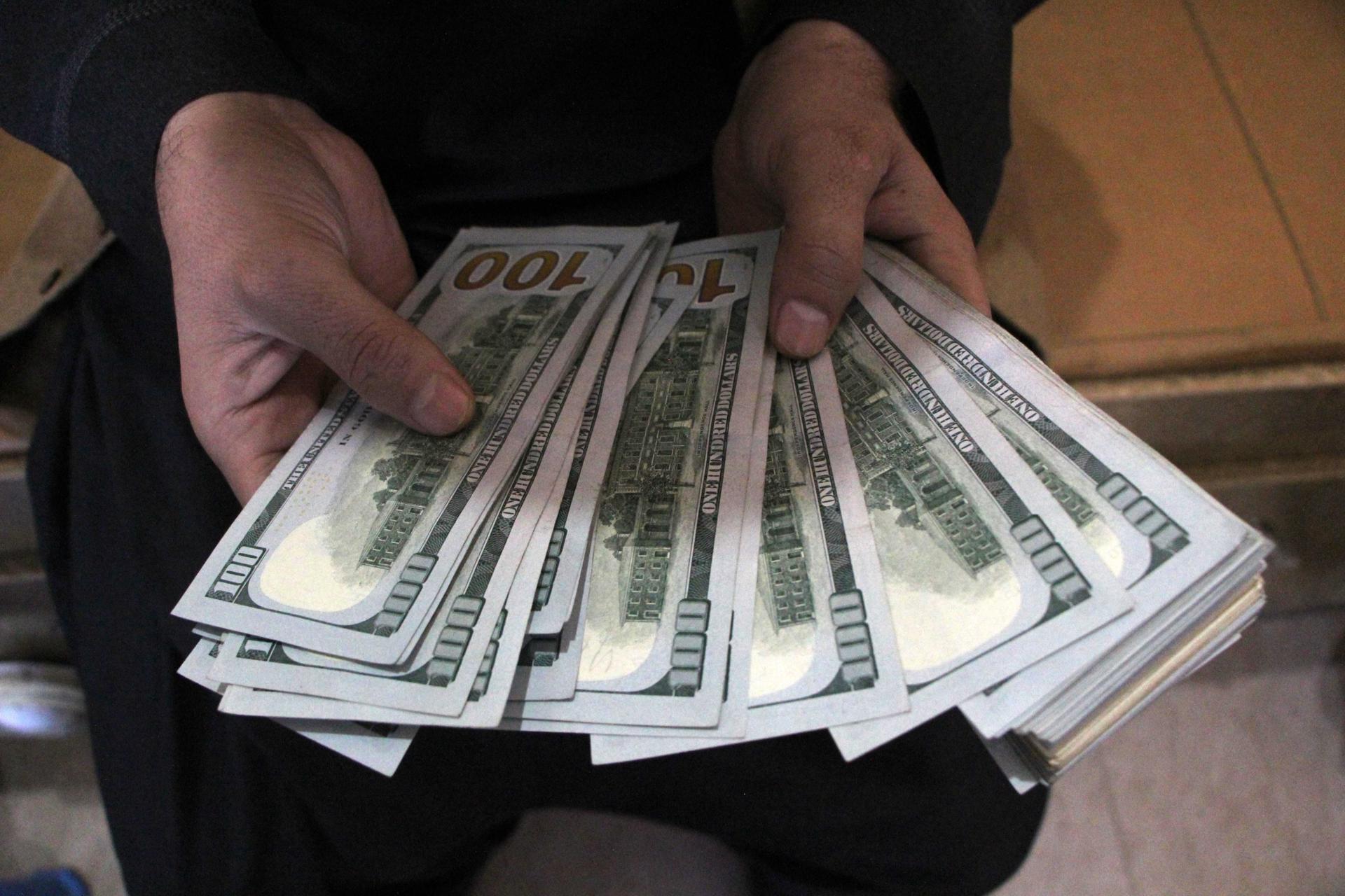 dolar dispara com pacote de bondades no Brasil