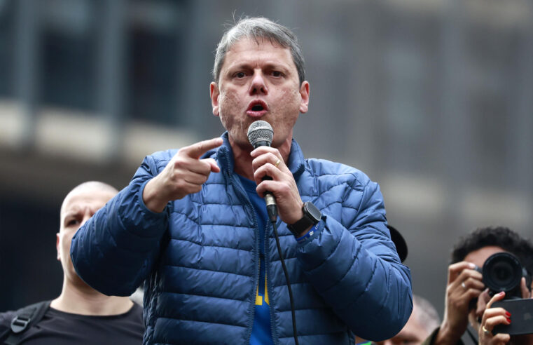 “Estatais sempre dão prejuízo com o PT”, diz Tarcísio