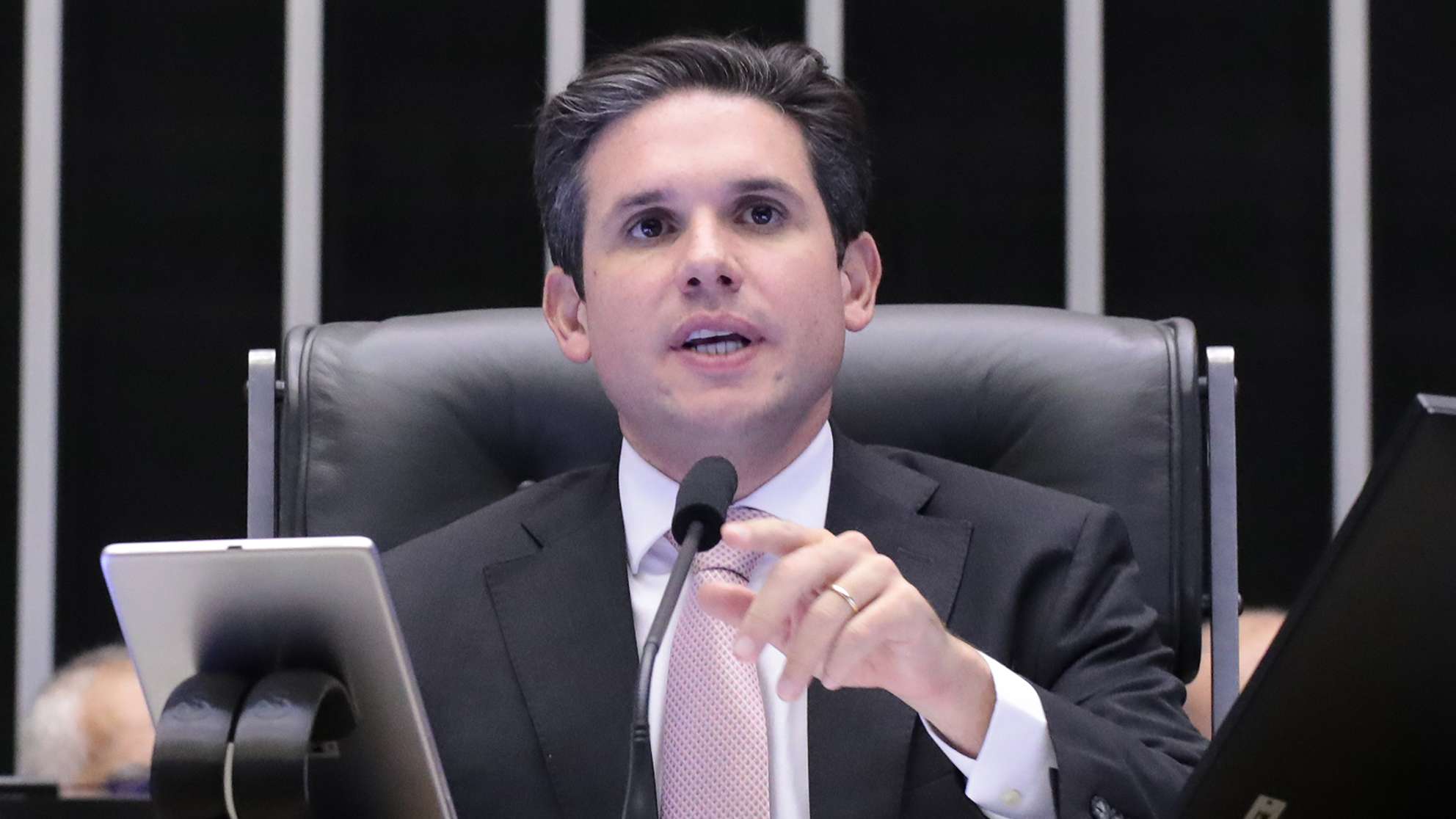 Câmara aprova isenção do IR e taxação de alta renda