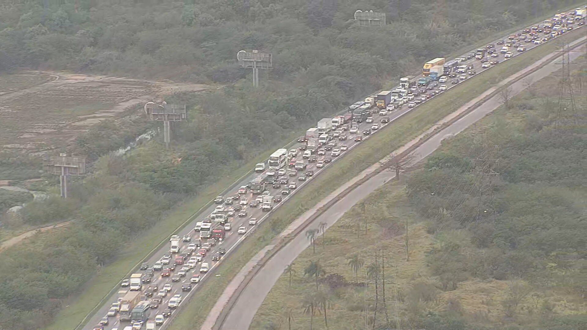 Carro, ônibus e caminhada são os principais meios para ir ao trabalho