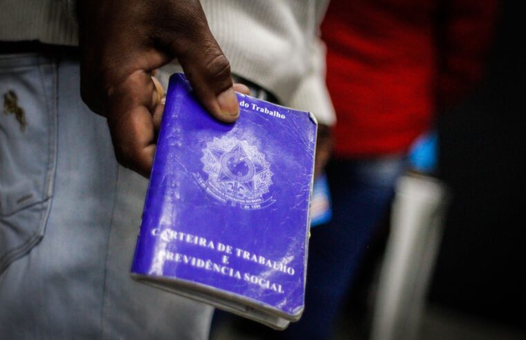 Pretos, pardos e indígenas têm rendimentos menores do que a média nacional, diz IBGE