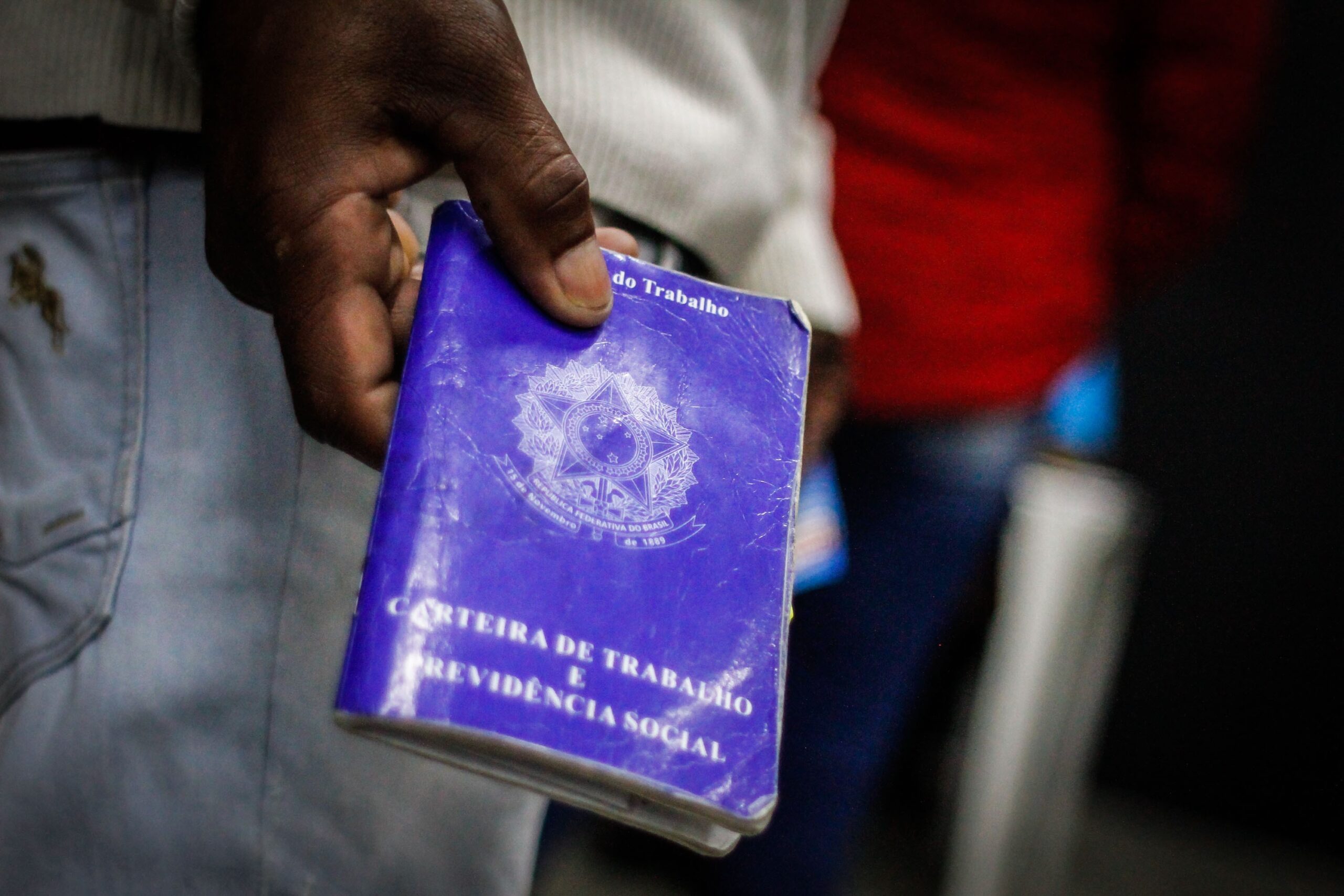 Pretos, pardos e indígenas têm rendimentos menores do que a média nacional, diz IBGE