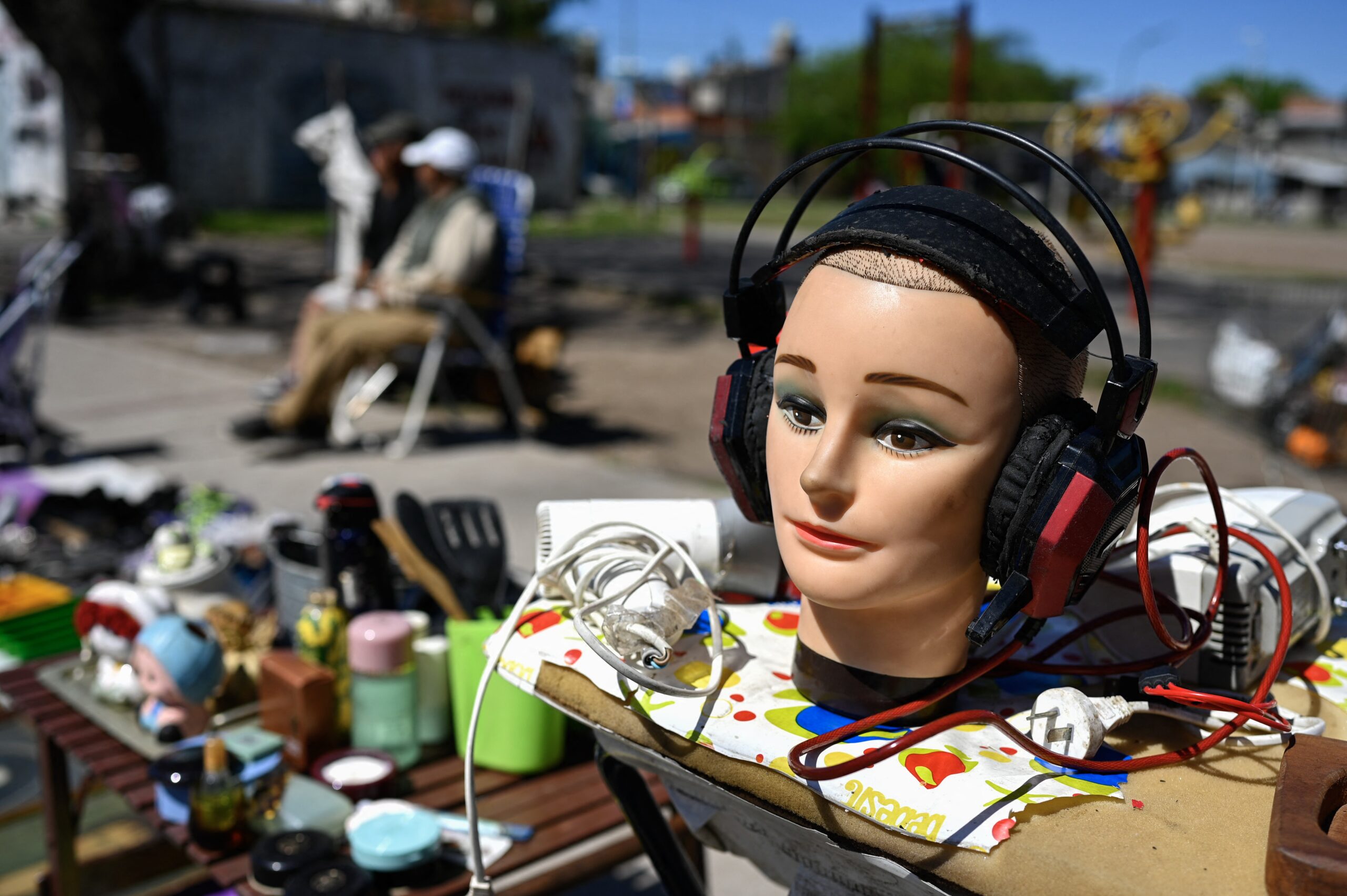 Roupas, perfumes, itens de casa: os argentinos que vendem bens pessoais para chegar ao fim do mês