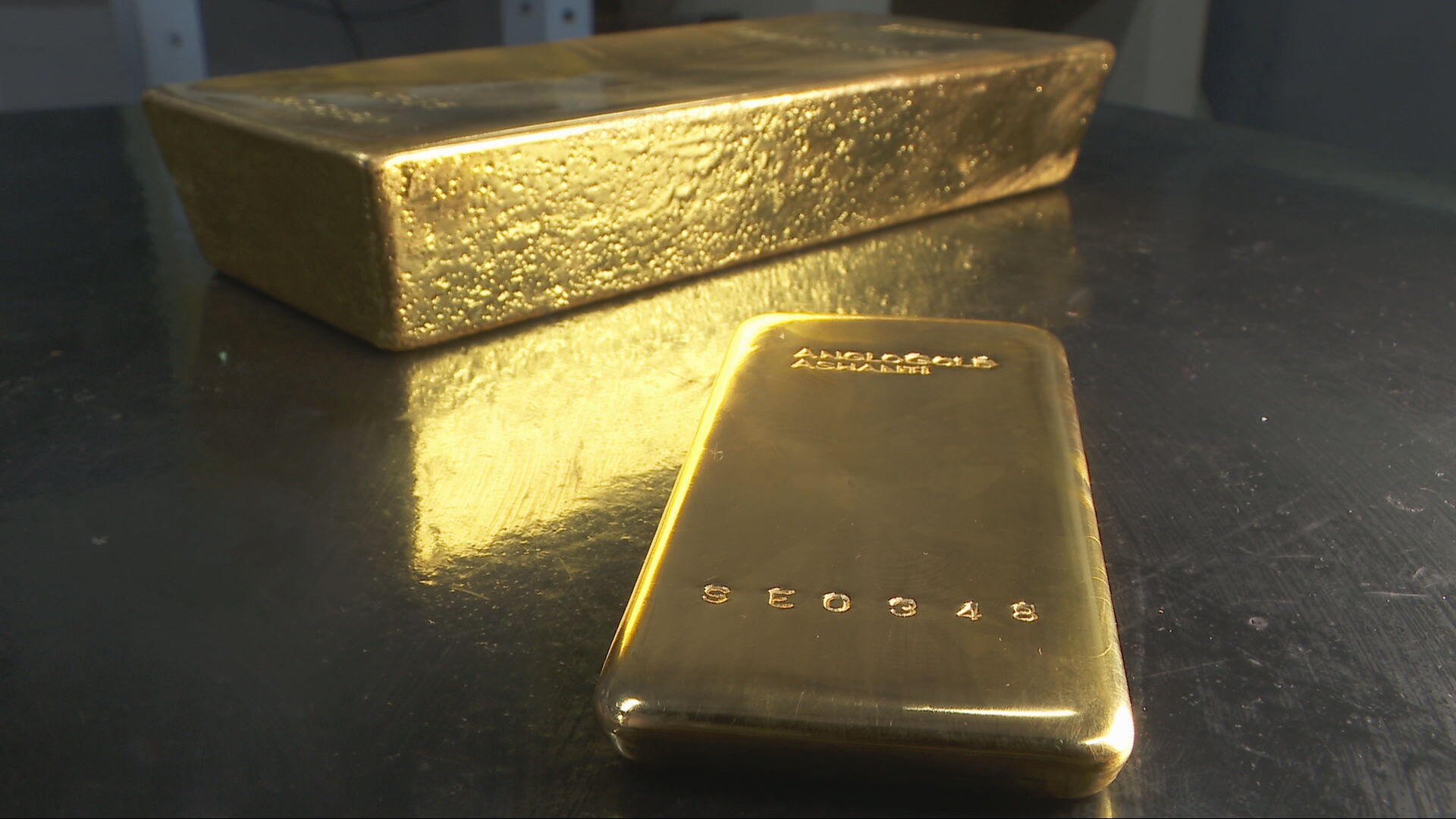 Entenda o que está impulsionando as altas do ouro e do bitcoin