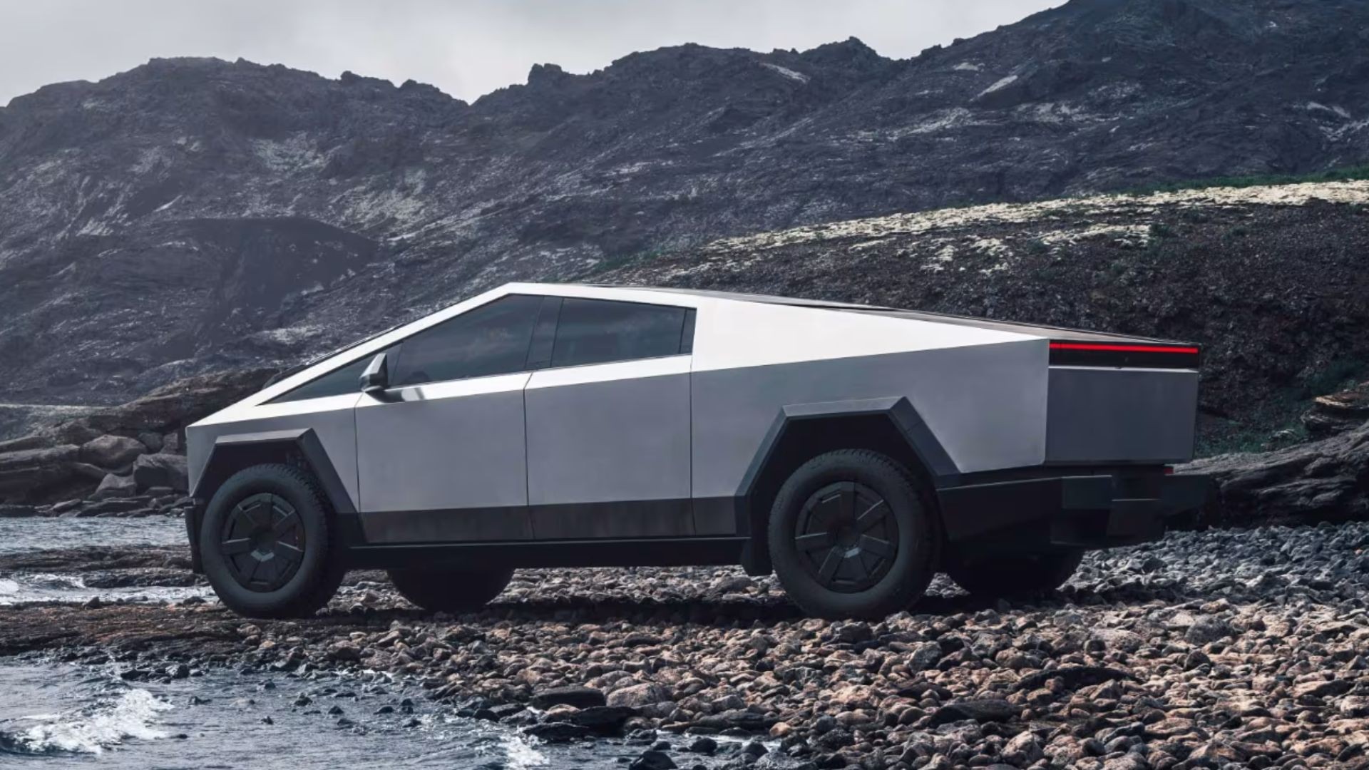 Apesar de recorde de vendas, ações da Tesla caem com aumento de custos