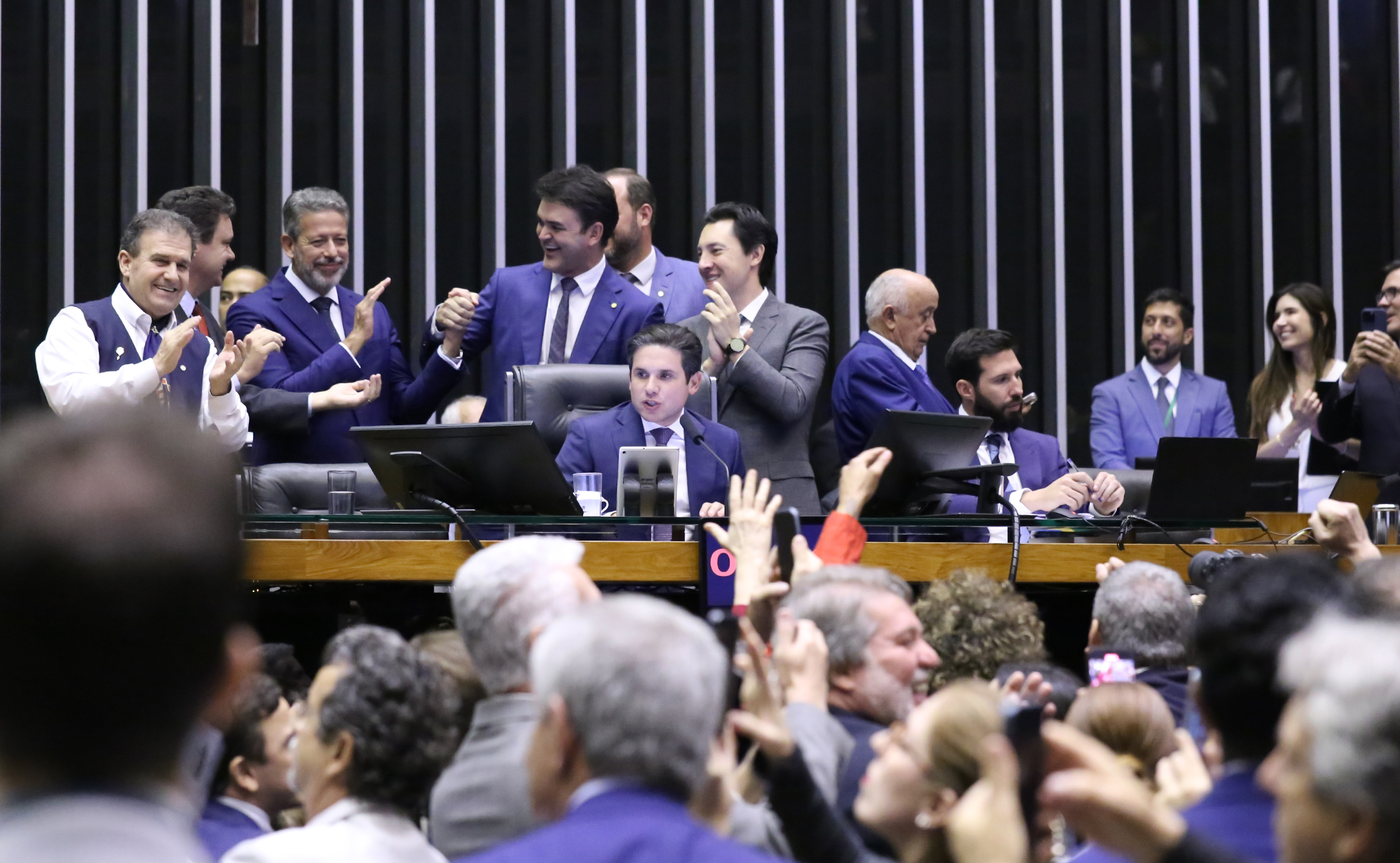 Como cada deputado votou na aprovação da isenção do IR