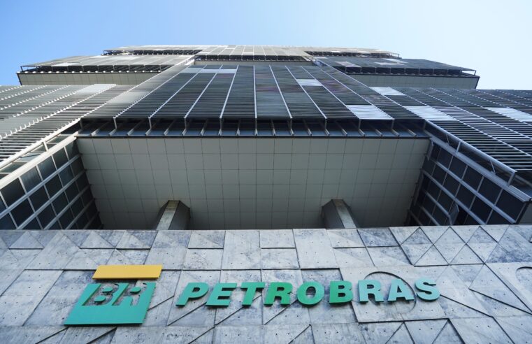Petrobras eleva em 3,8% preço do querosene de aviação em dezembro