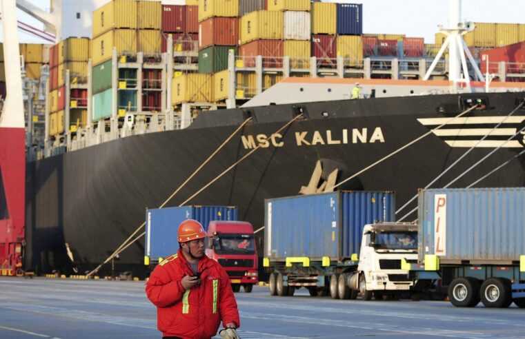 Economia da China desacelera com guerra comercial