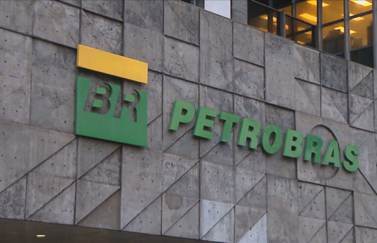 Petrobras reduz preço da gasolina em 4,9% para distribuidoras