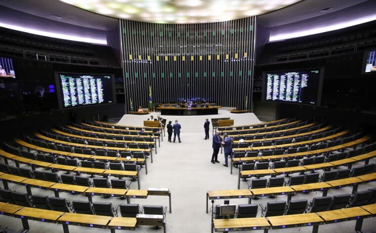 Câmara aprova urgência para votar aumento do judiciário