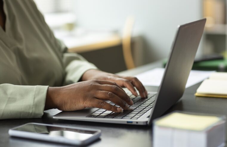 Seis em cada dez trabalhadores já pensaram em pedir demissão neste ano, diz pesquisa