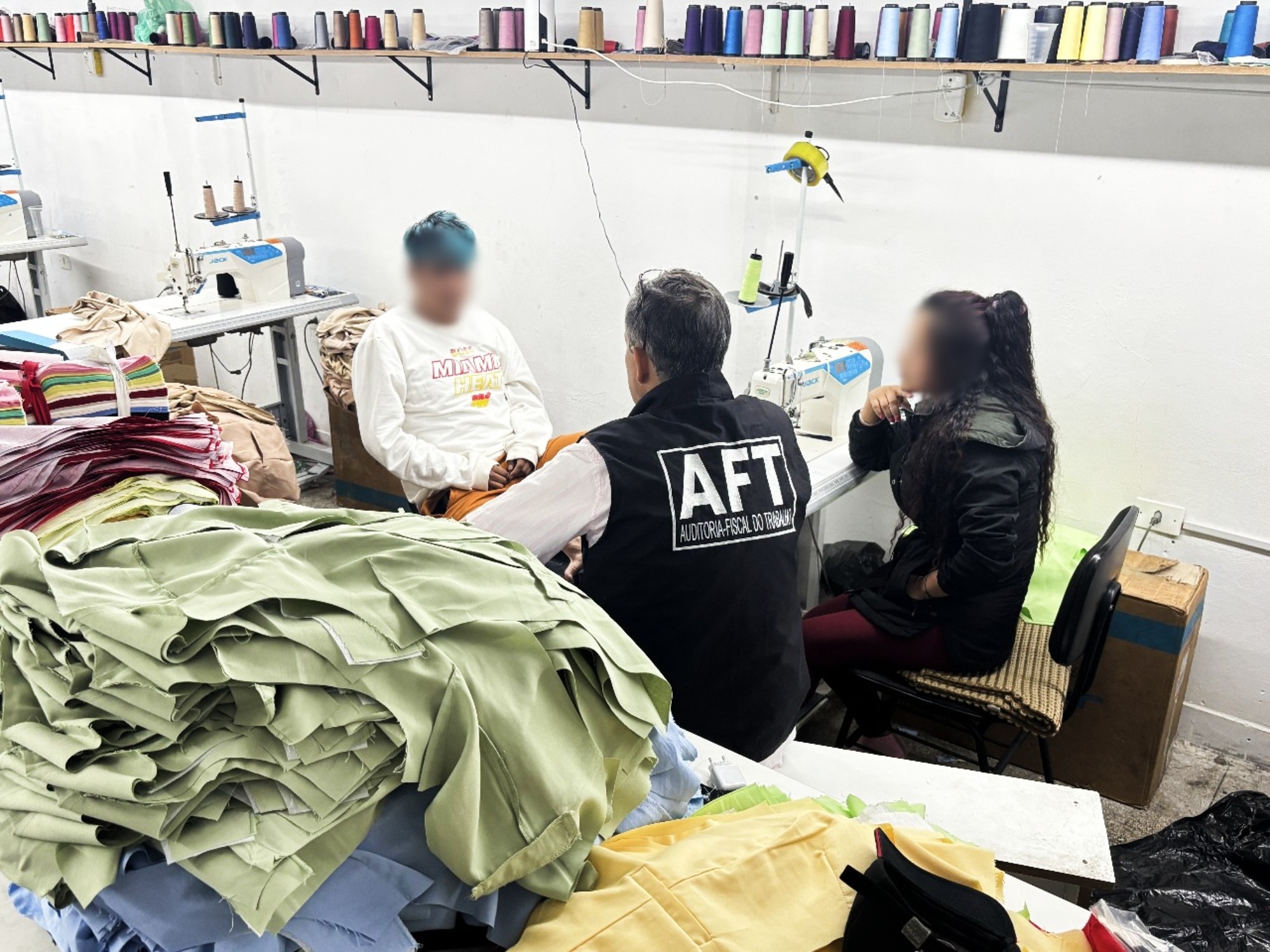 Jornadas de 14h: auditores-fiscais do trabalho resgatam 36 bolivianos em situação análoga à escravidão