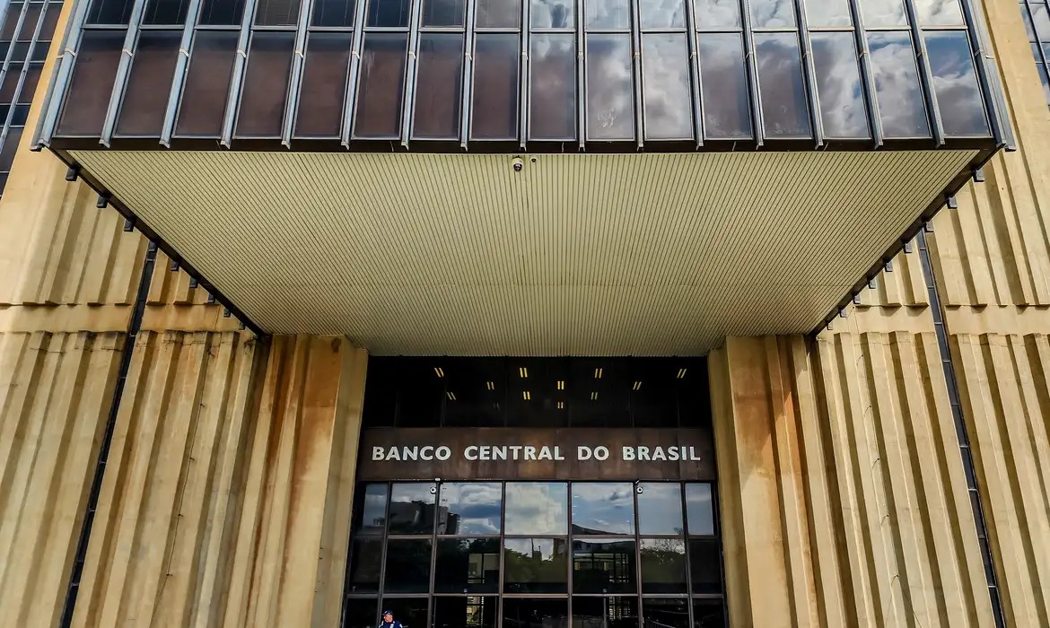 Intervenção do BC no Master expõe bancos menores