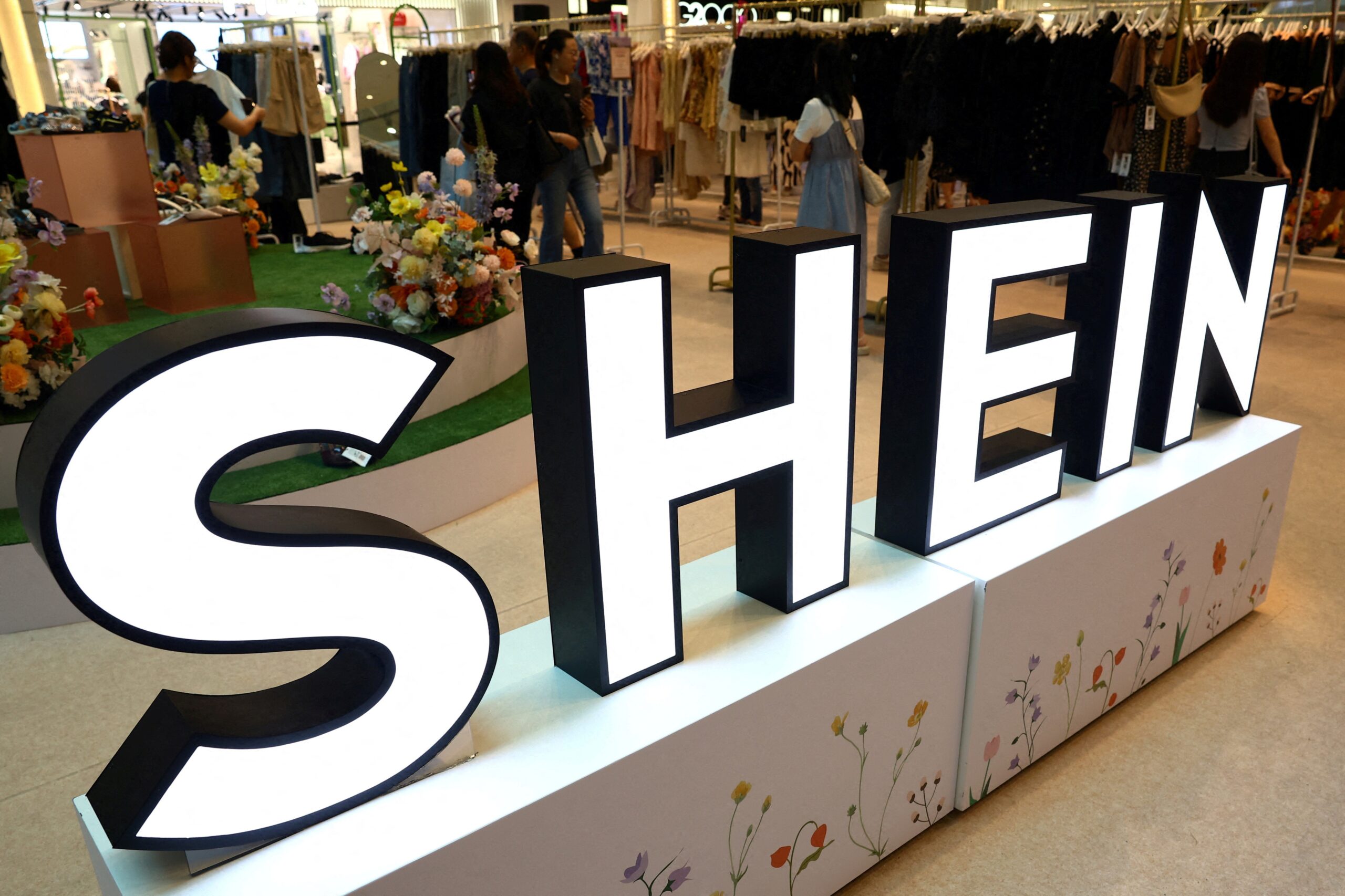 França inicia processo para suspender plataforma da Shein no país