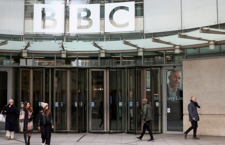 Chefes da BBC renunciam após críticas a documentário sobre Trump