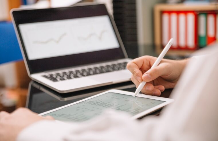 Black Friday: madrugada é período mais visado por golpistas, diz Serasa