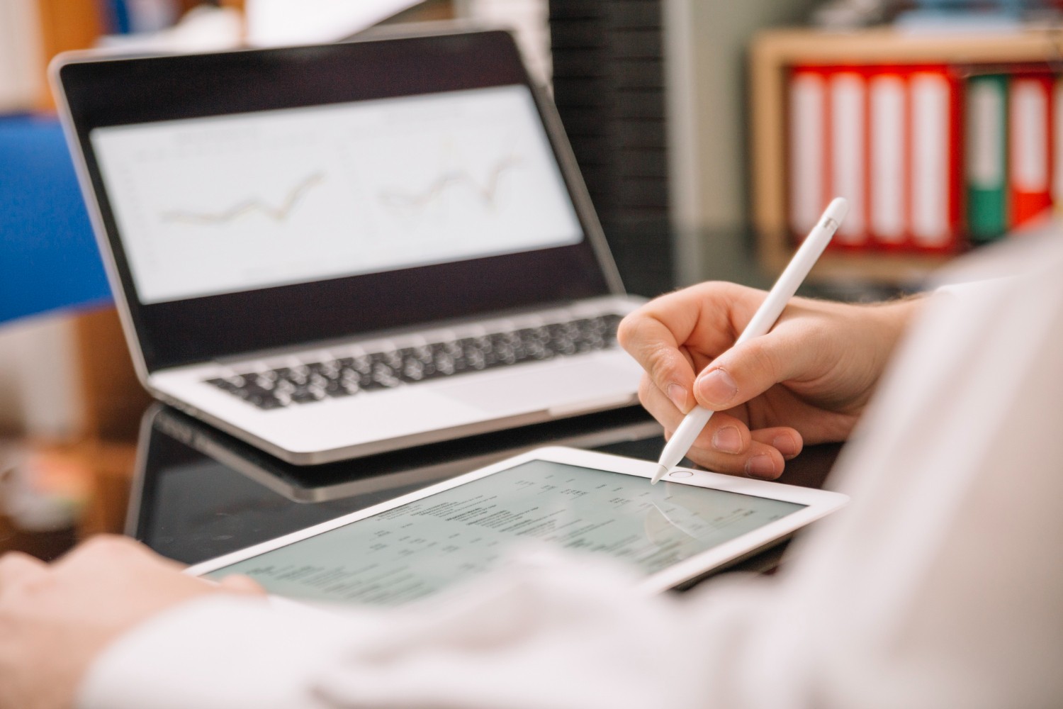 Black Friday: madrugada é período mais visado por golpistas, diz Serasa