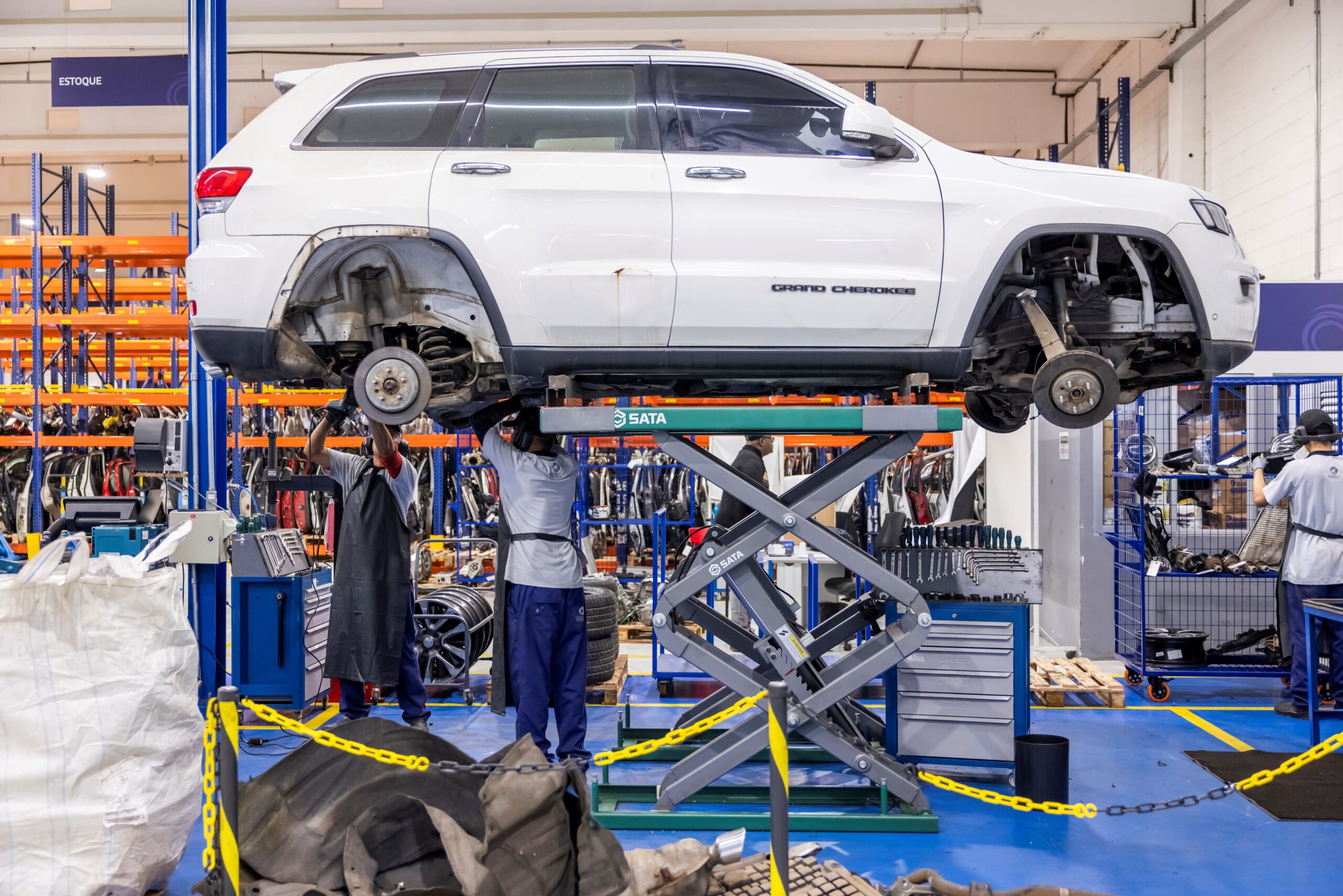 veja como carros viram peças vendidas pela metade do preço