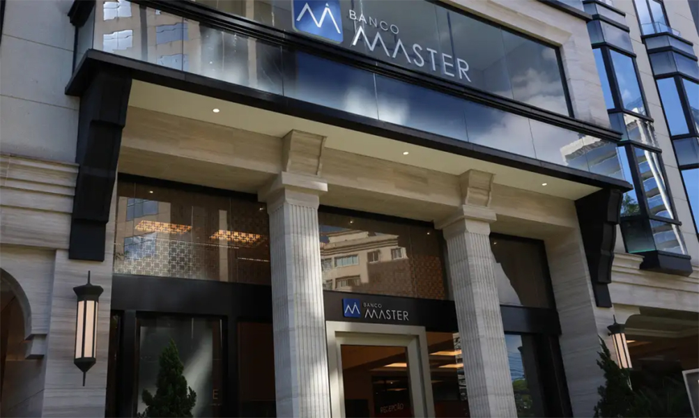 Defesa de Vorcaro mostra novos documentos e volta a negar fuga