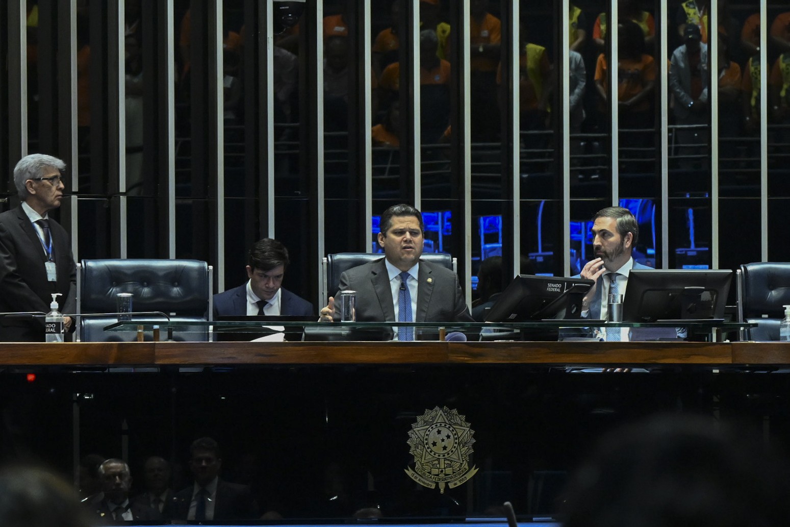 Senado impõe derrota ao governo Lula e aprova “pauta-bomba”