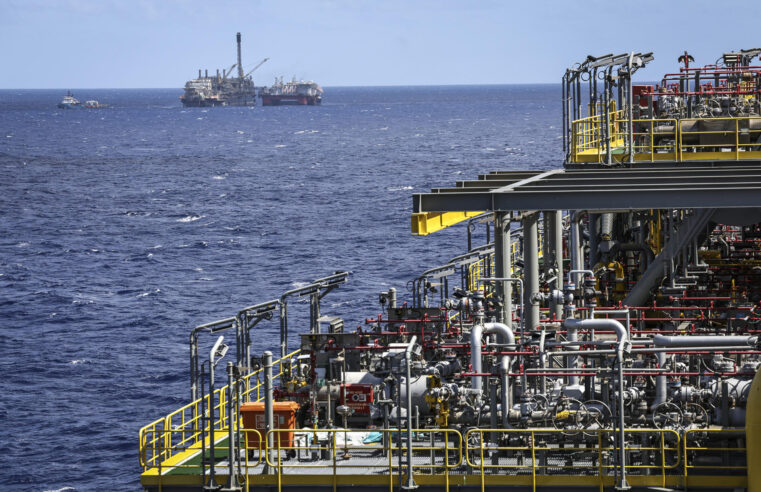 Petrobras anuncia plano de demissão voluntária para cortar 1,1 mil